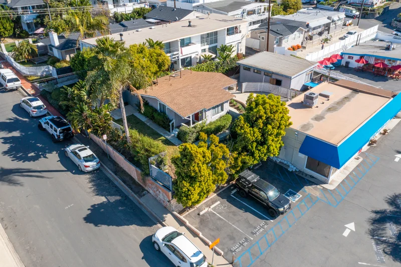 217 Wave & 880 N. Coast Hwy